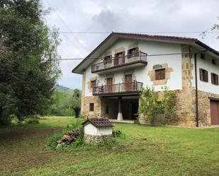 Vista exterior de Casa o xalet en venda en Amorebieta-Etxano amb Terrassa i Balcó