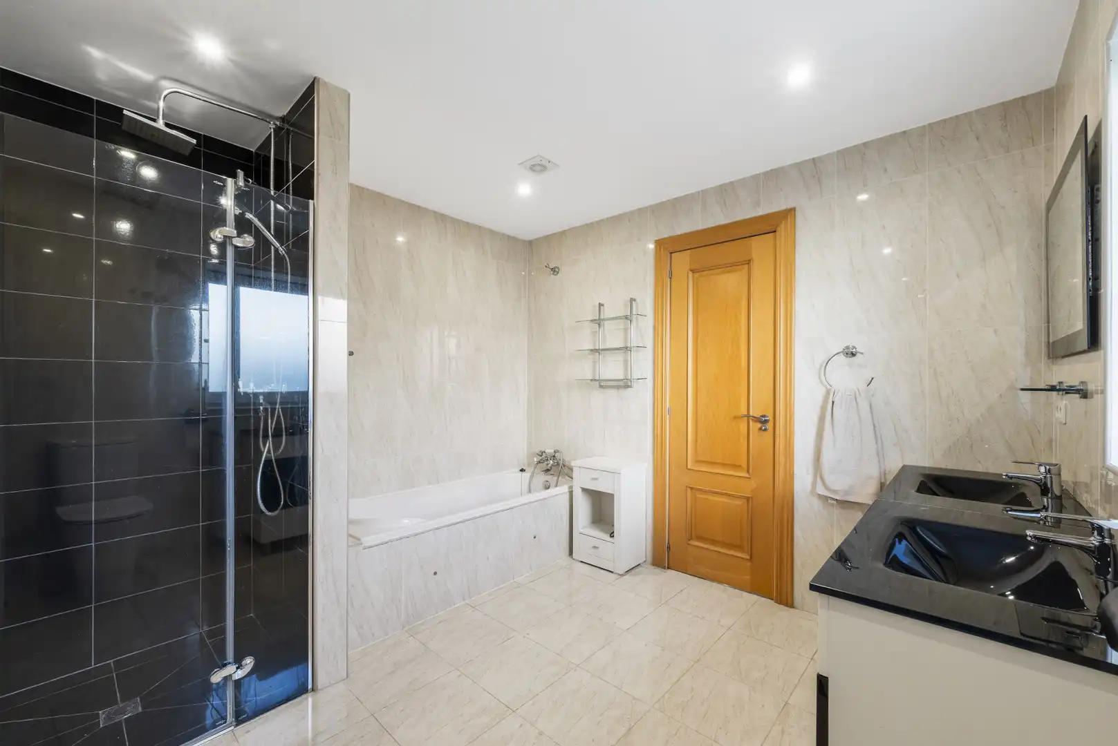Bathroom of Houses for sale in Mijas  with Air Conditioner, Private garden and Terrace