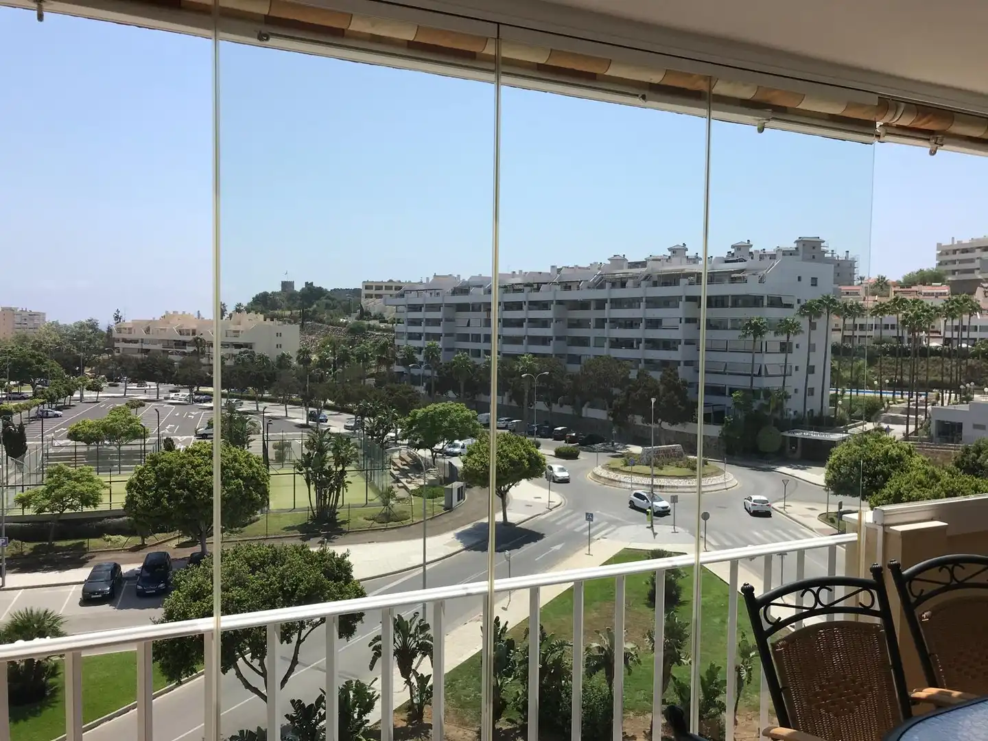 Vista exterior de Piso de alquiler en Fuengirola con Aire acondicionado, Terraza y Piscina