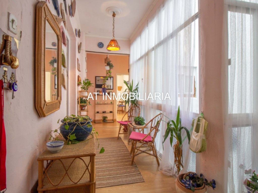 Piso en venta en  Cádiz Capital con Balcón