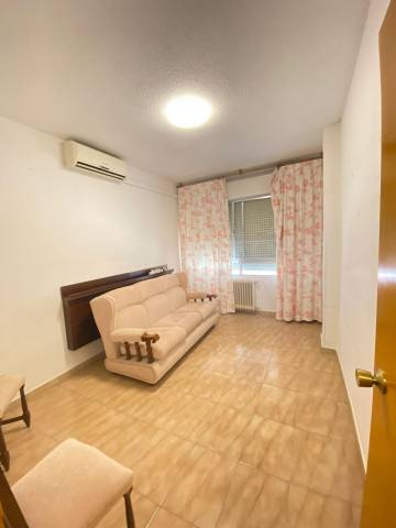 Piso en Venta en Calle Calle de la Libertad, 38 en El Torreón - Los Ángeles - El Pilar