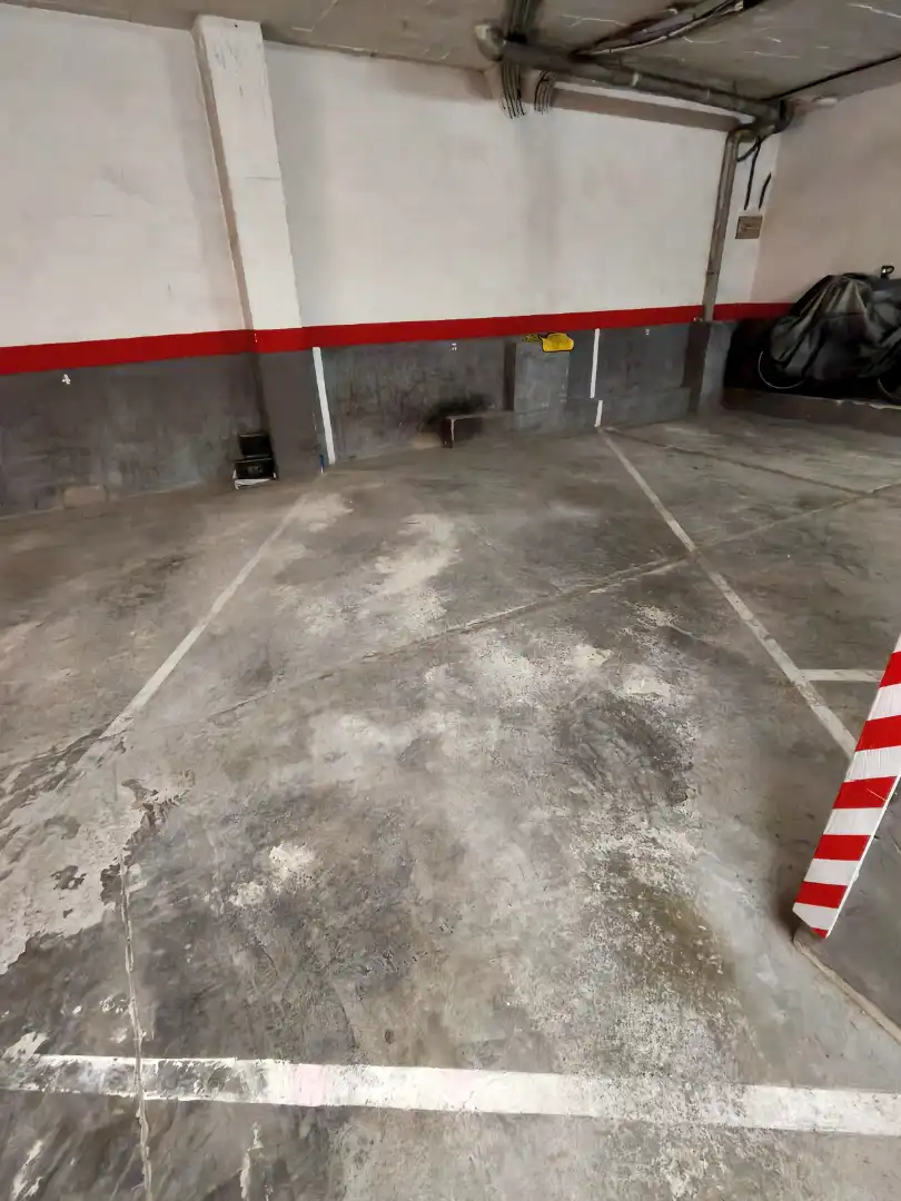 Garage for rent in Carrer de Salvà, El Poble Sec - Parc de Montjuïc