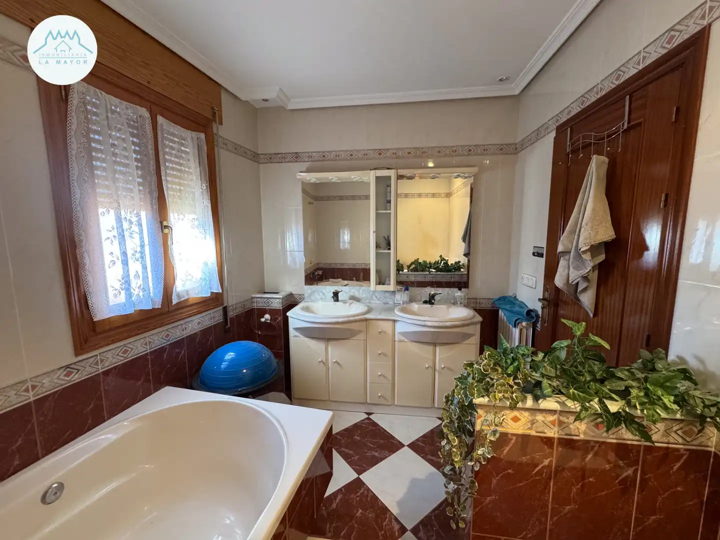Bathroom of Houses for sale in Carrión de Calatrava  with Air Conditioner, Terrace and Furnished
