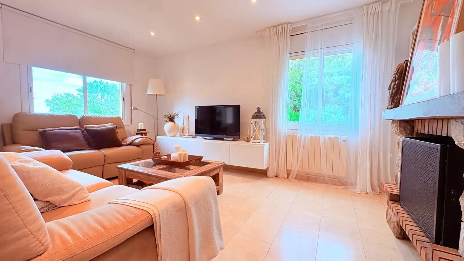 Sala d'estar de Casa o xalet en venda en Castellar del Vallès amb Calefacció, Jardí privat i Terrassa