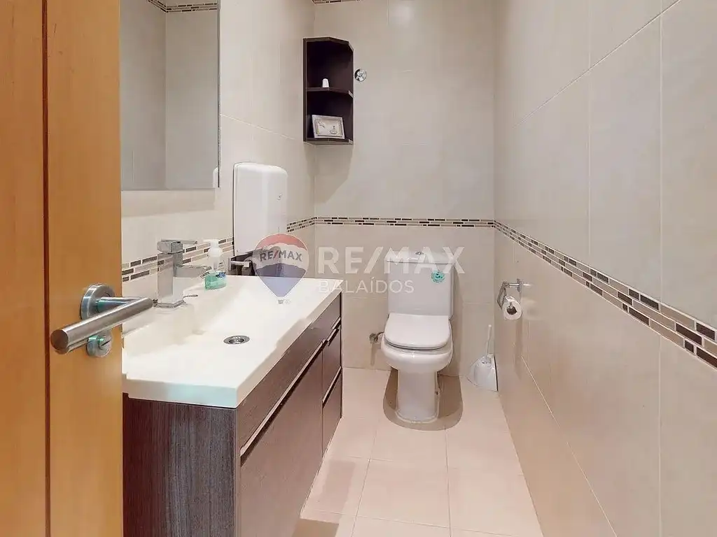 Bathroom of Commercial properties for sale in Vigo   with Air Conditioner, Heating and Alarm