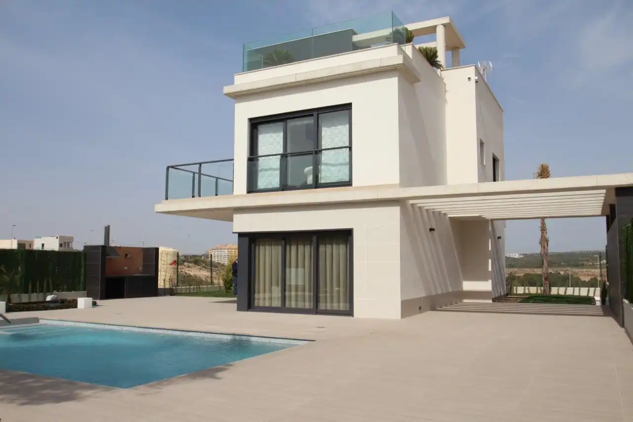 Xalet amb piscina en venda a San Miguel de Salinas