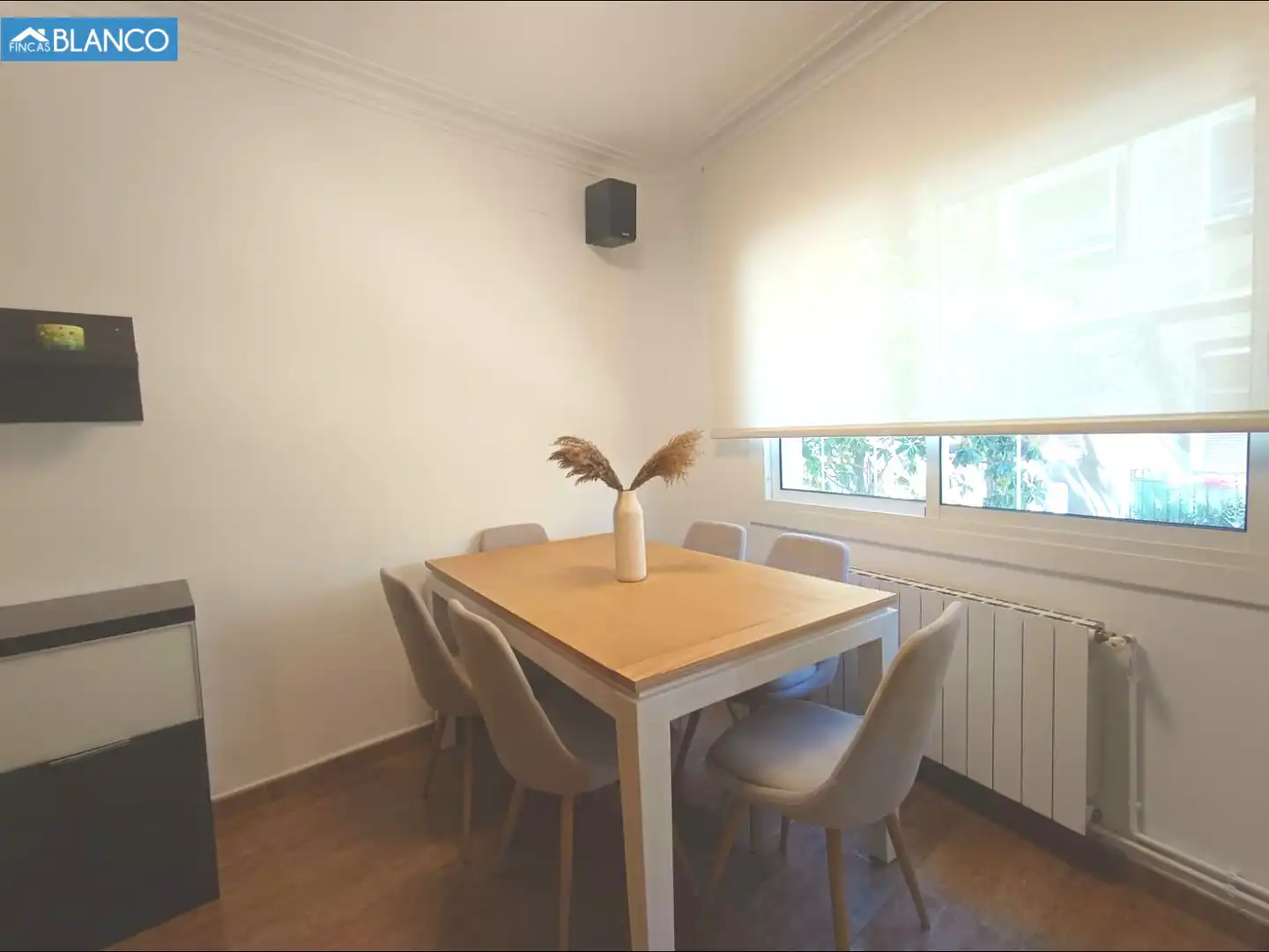 Comedor de Piso en venta en L'Hospitalet de Llobregat con Aire acondicionado, Calefacción y Jardín privado