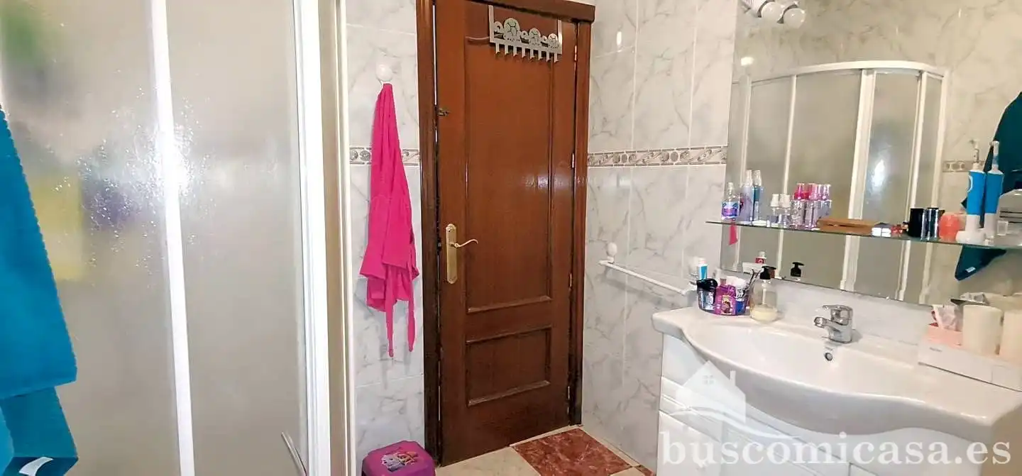 Bany de Casa o xalet en venda en Linares amb Aire condicionat, Terrassa i Traster