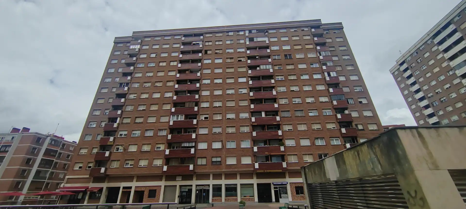 Außenansicht von Wohnung zur Miete in Bilbao  mit Heizung, Parkett und Terrasse