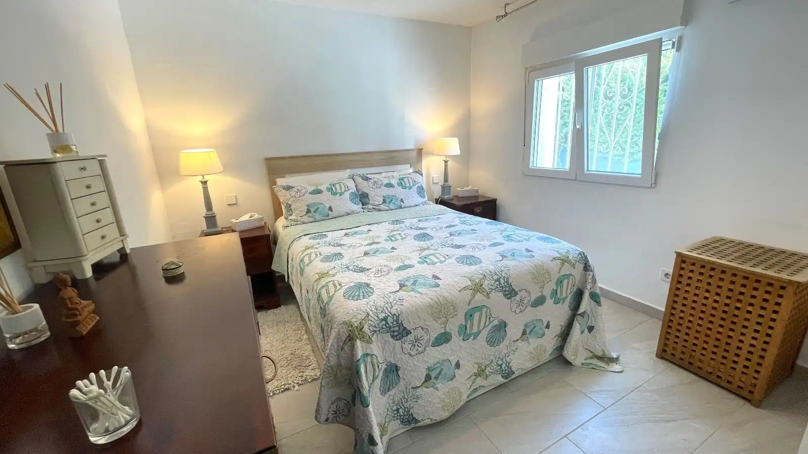 Habitación de Casa o chalet de alquiler en Estepona con Aire acondicionado, Terraza y Piscina
