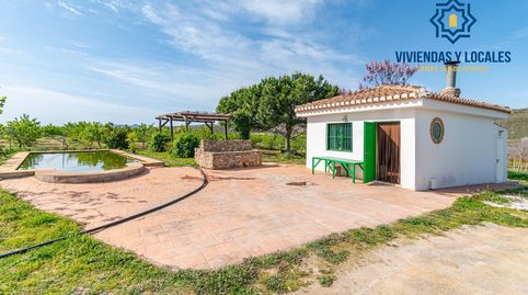 Finca rústica en venta con casa, nave y piscina