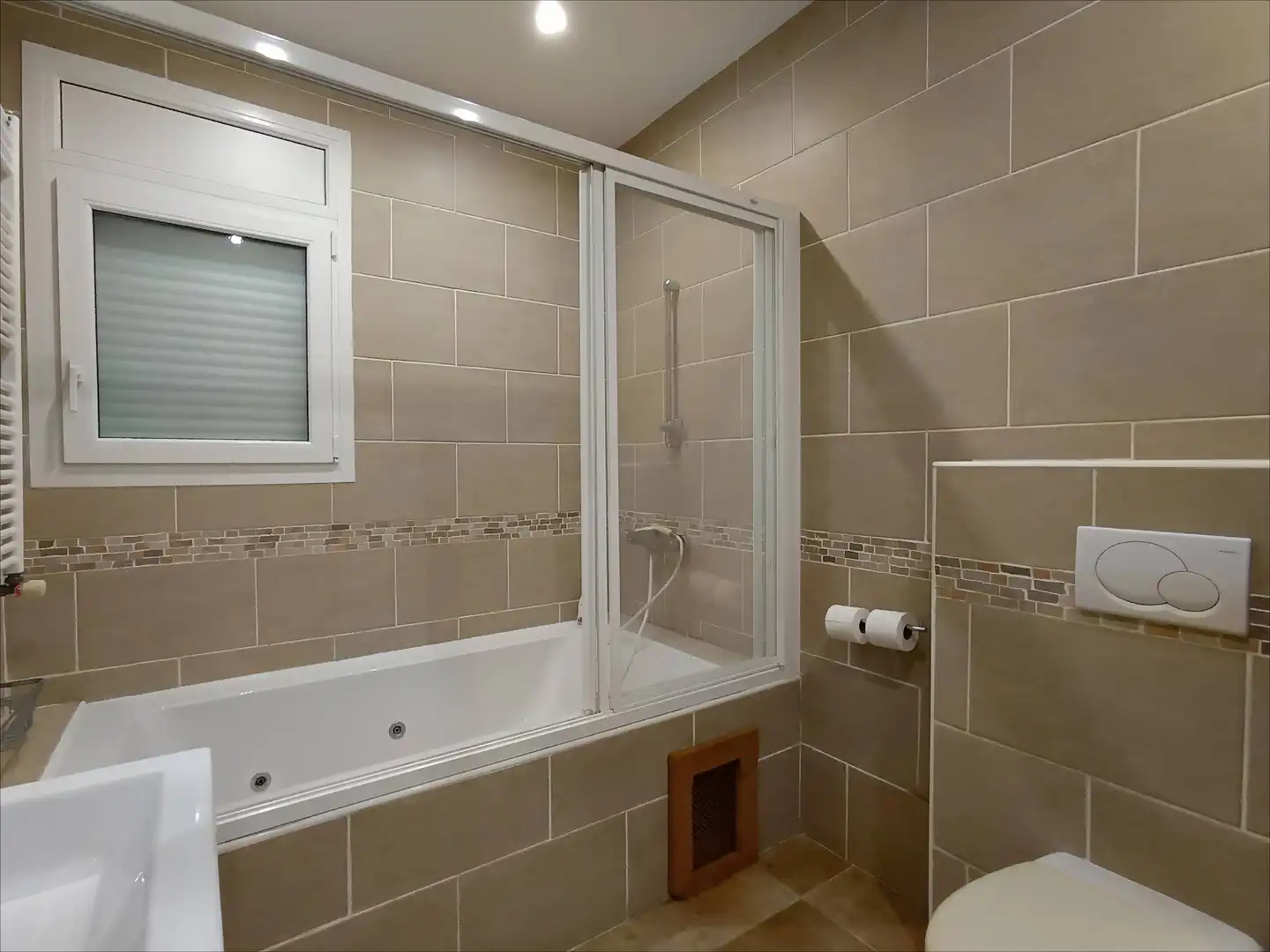 Bathroom of Houses for sale in Torroella de Fluvià  with Air Conditioner, Heating and Private garden