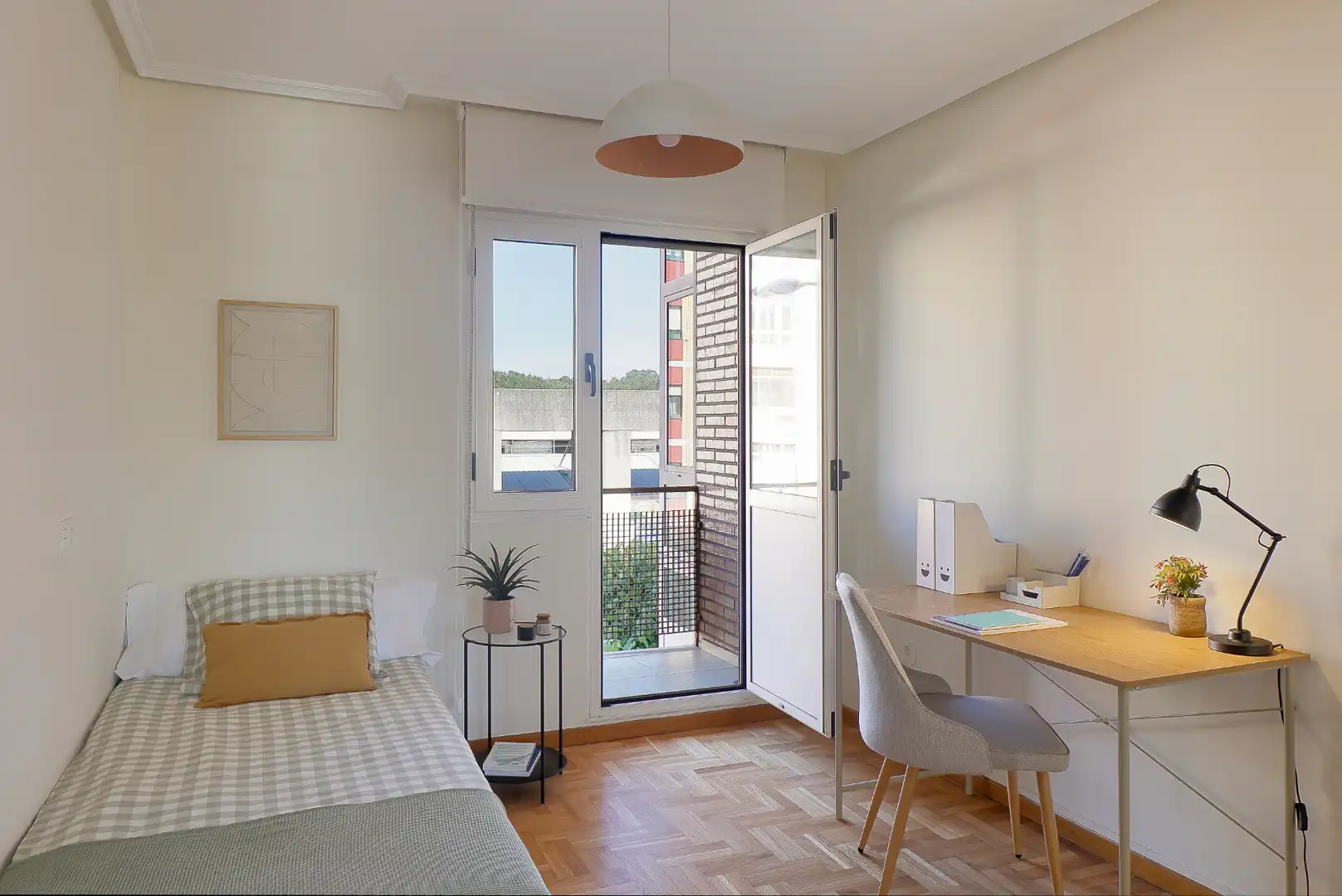 Habitación de Piso de alquiler en Avilés con Calefacción, Parquet y Terraza