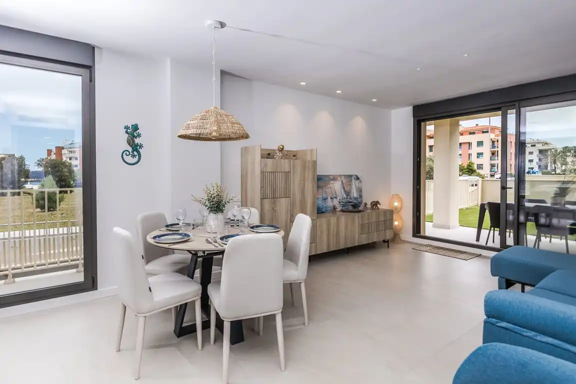 Comedor de Apartamento de alquiler en Dénia con Aire acondicionado, Jardín privado y Terraza