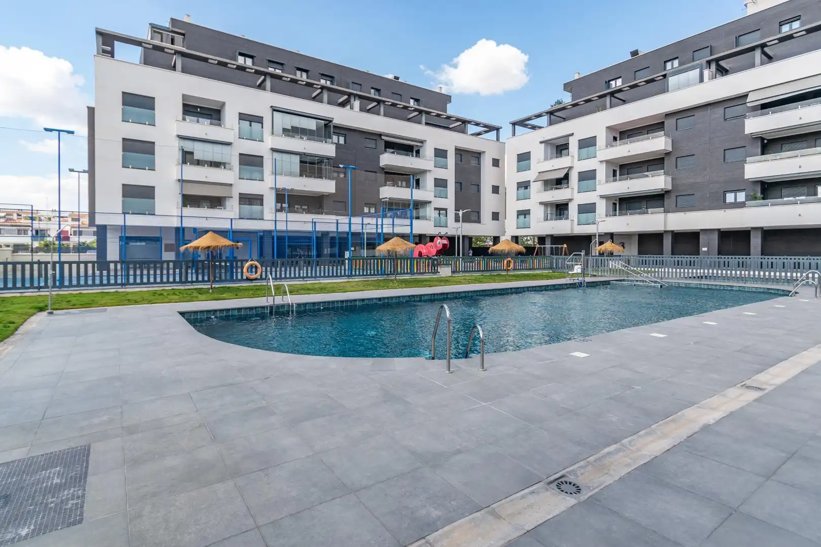 Piscina de Pis en venda en Armilla amb Calefacció, Terrassa i Traster