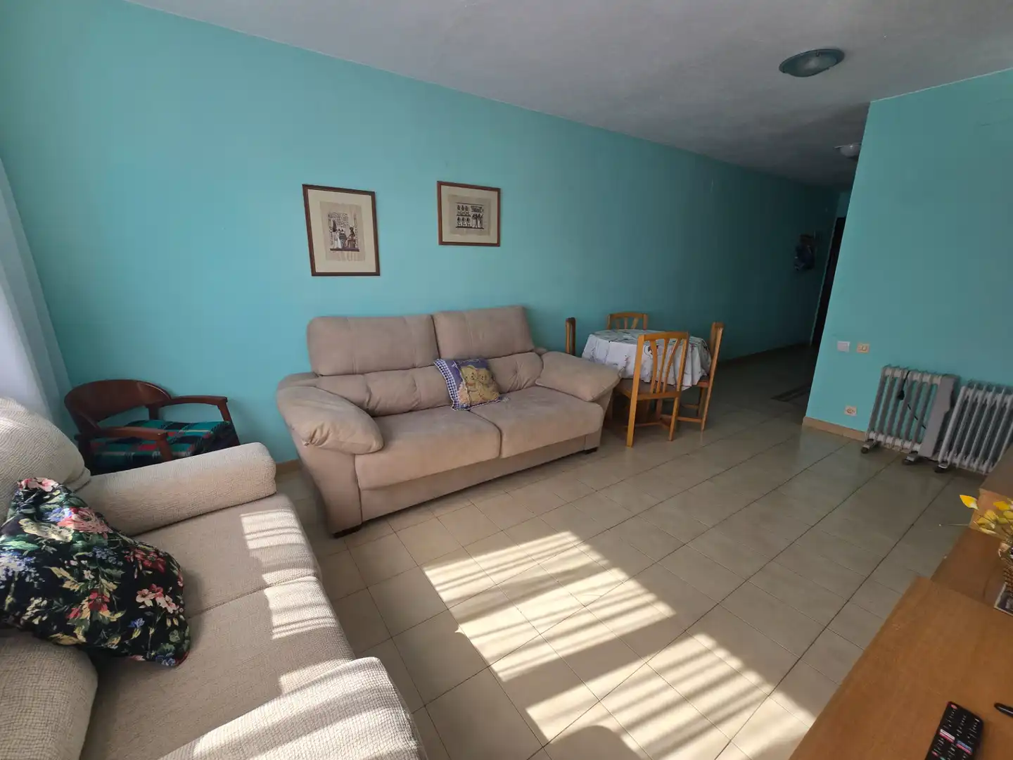 Sala de estar de Piso en venta en Bareyo con Calefacción, Terraza y Amueblado