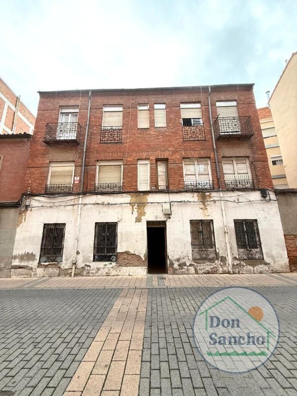Vista exterior de Pis en venda en Valladolid Capital amb Terrassa