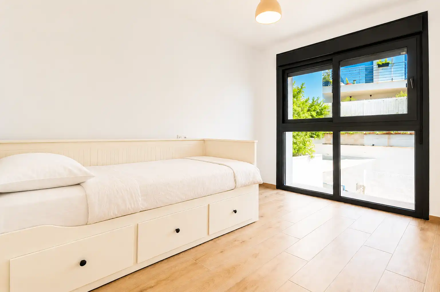 Habitación de Casa o chalet en venta en L'Alfàs del Pi con Terraza y Piscina comunitaria