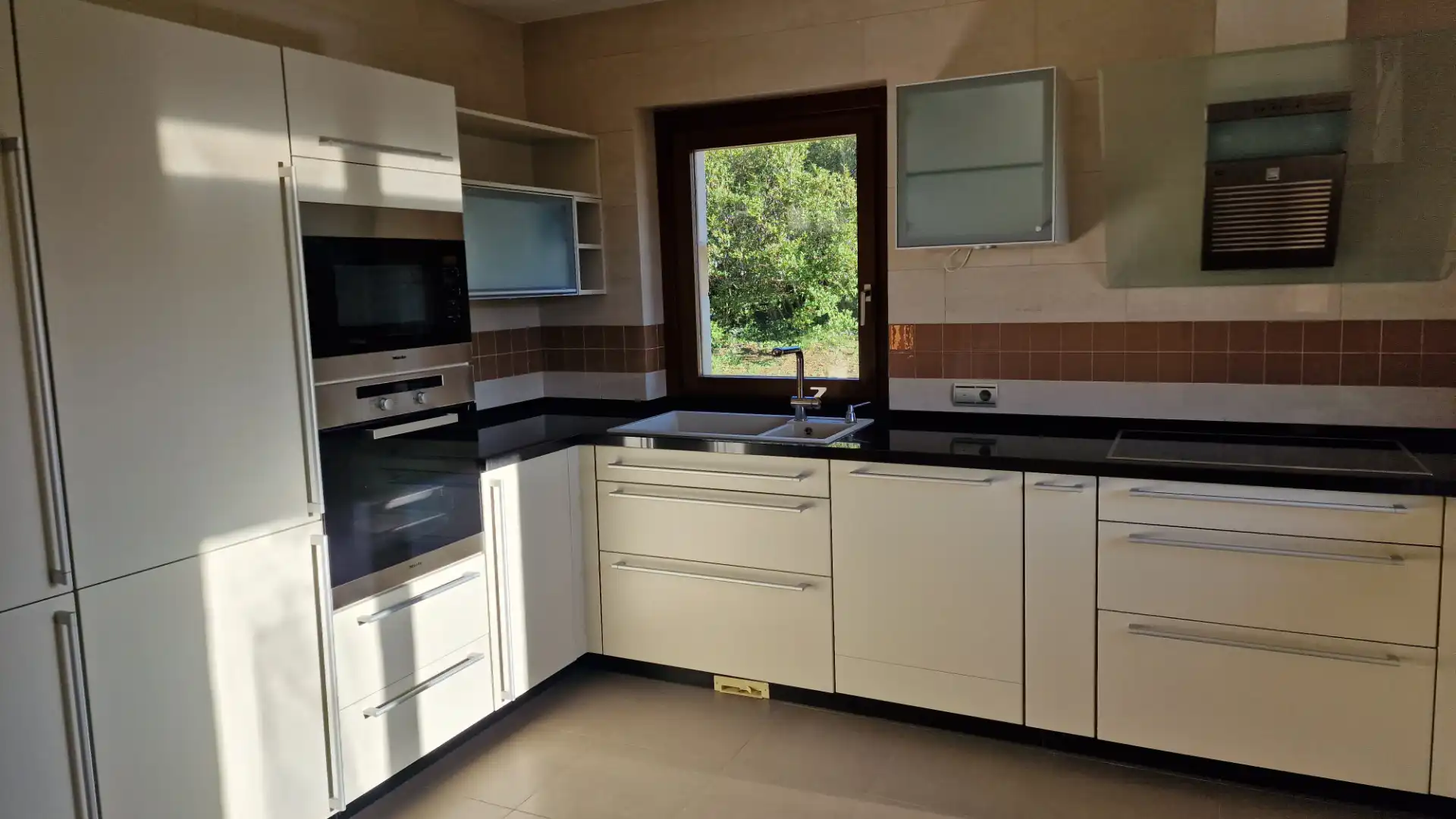 Cuina de Casa o xalet en venda en Gijón  amb Calefacció, Jardí privat i Parquet