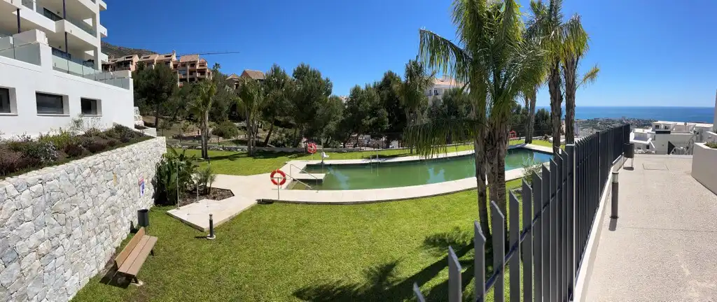 Apartament amb piscina en venda a La Capellanía - El Higuerón
