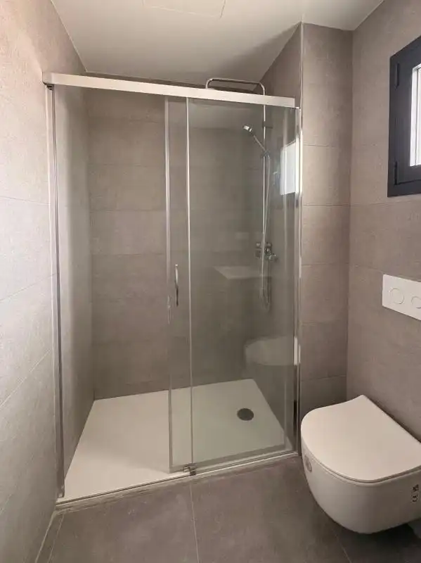 Baño de Piso de alquiler en Málaga con Aire acondicionado, Calefacción y Terraza