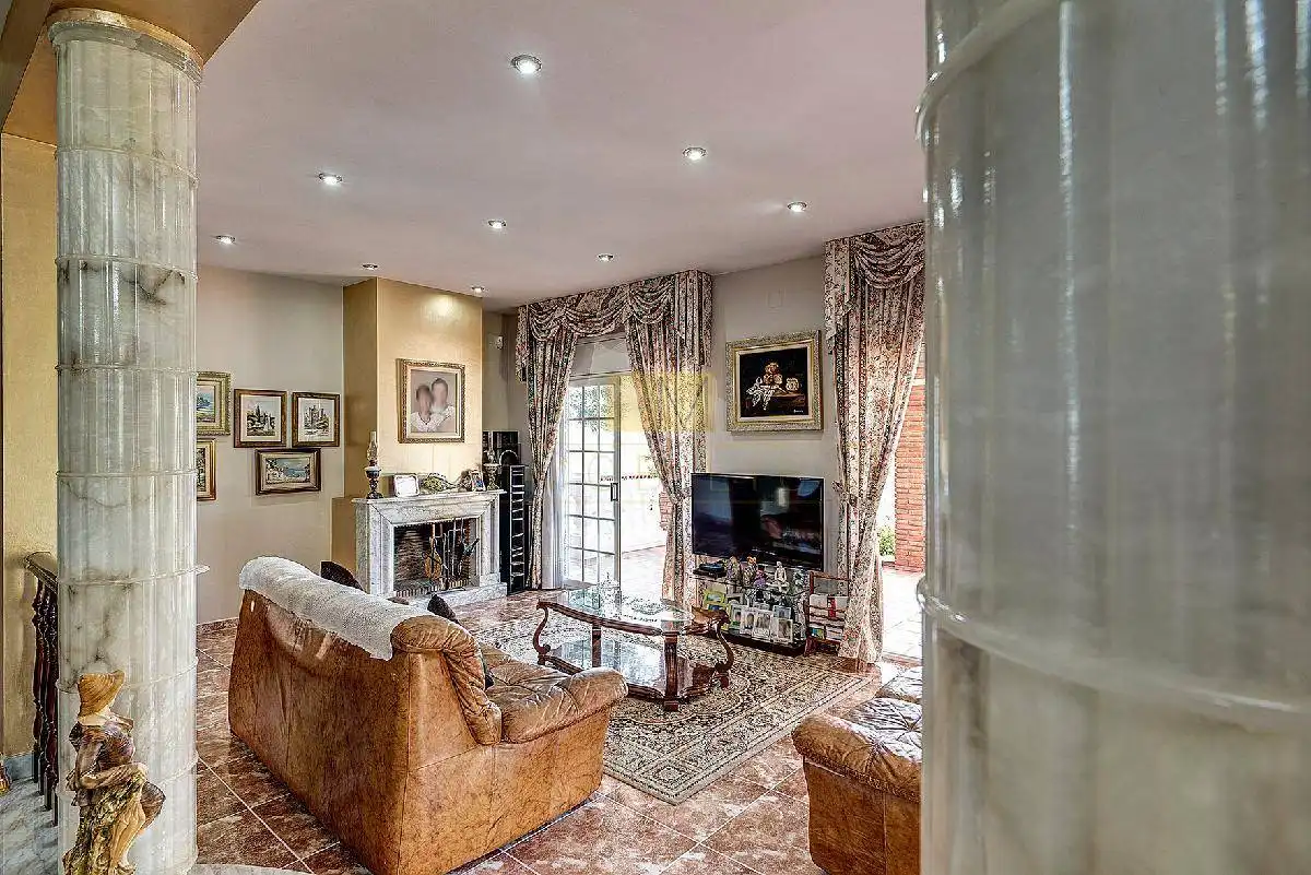 Sala de estar de Casa o chalet en venta en Vallirana con Aire acondicionado, Calefacción y Jardín privado