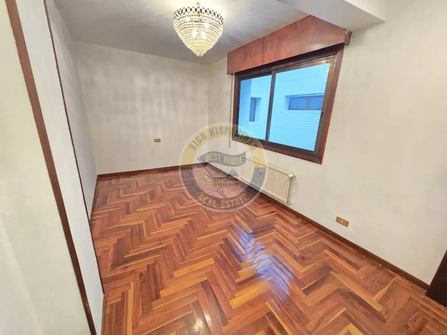 Piso de alquiler en Vigo  con Calefacción, Parquet y Balcón