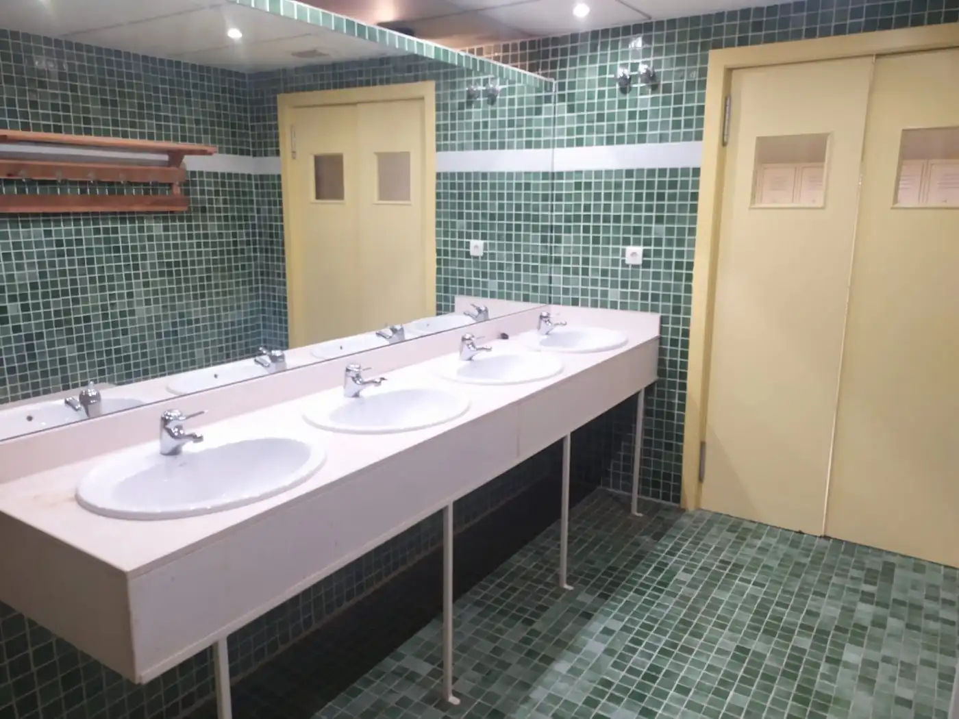 Bathroom of Ground floor for rent in Elche / Elx