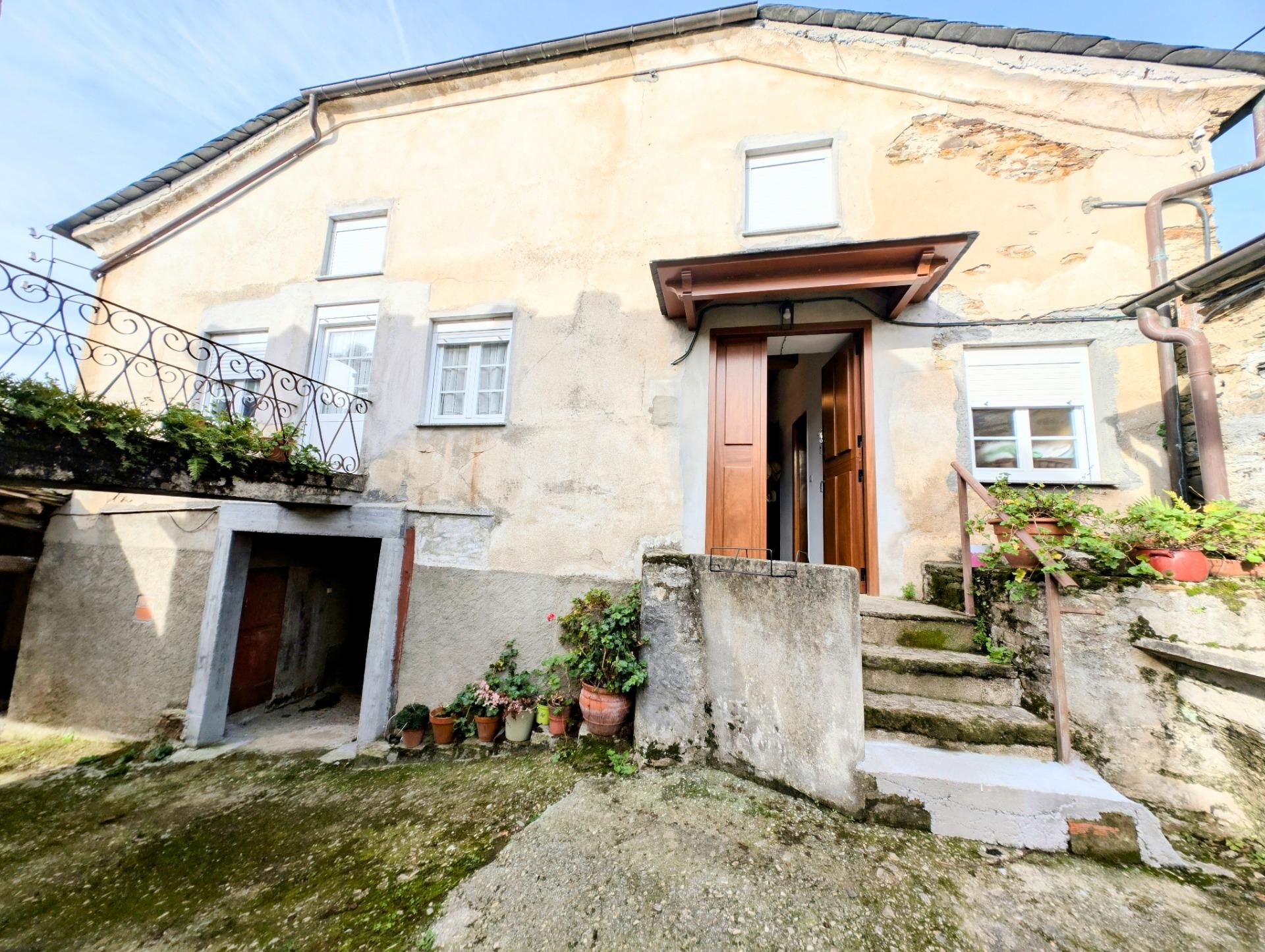 Vista exterior de Casa o xalet en venda en Vegadeo amb Calefacció, Jardí privat i Terrassa