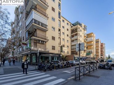 Pis amb balcó en venda a Calle ANGEL BARRIOS