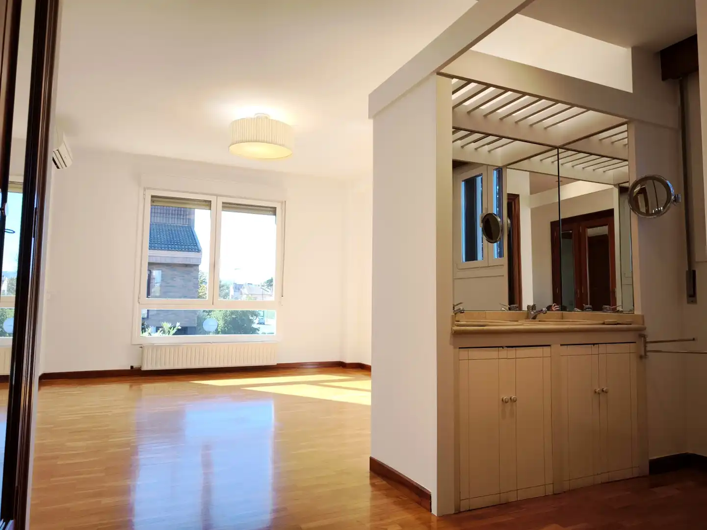 Menjador de Casa o xalet en venda en  Logroño amb Calefacció, Parquet i Terrassa