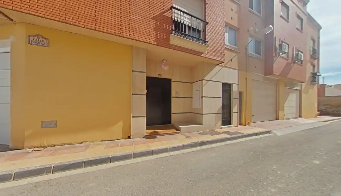 Vista exterior de Piso en venta en Adra