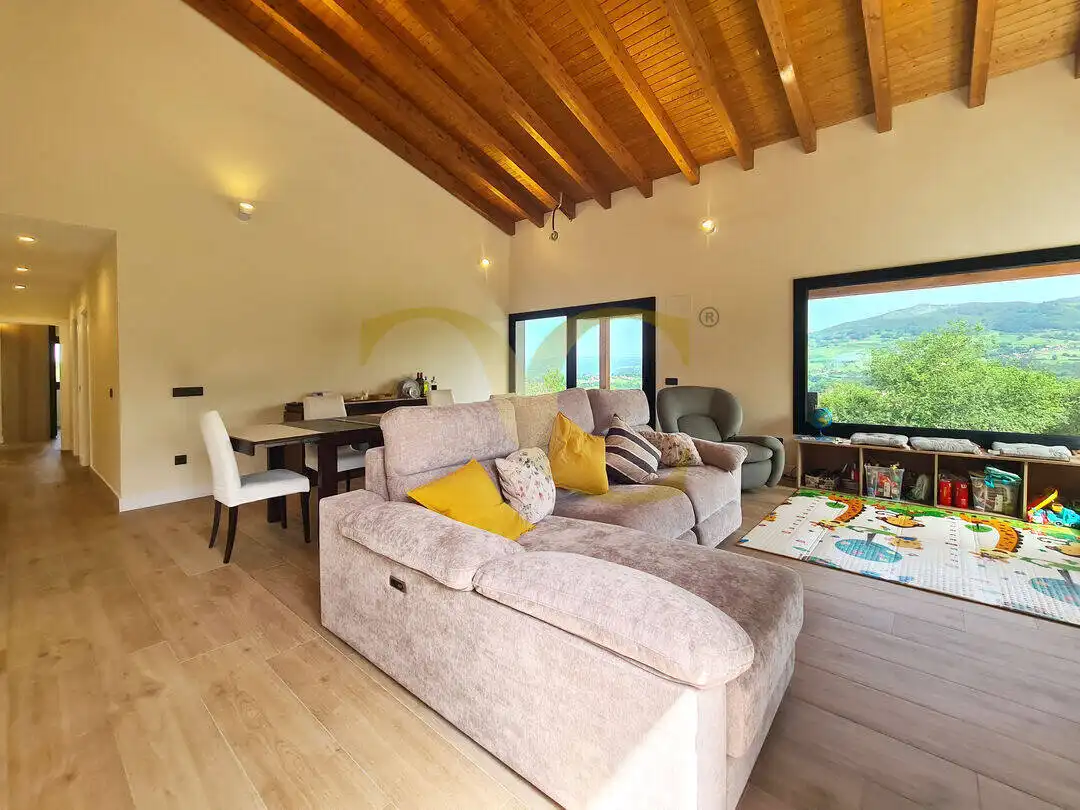 Living room of Houses for sale in Oviedo   with Air Conditioner, Heating and Private garden