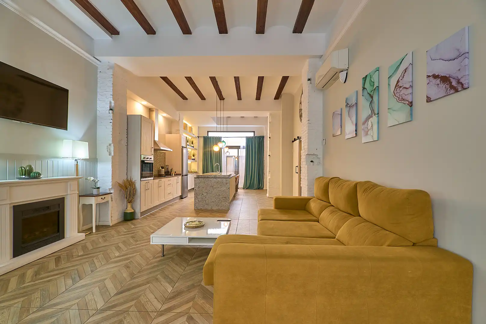 Sala d'estar de Apartament de lloguer en Valencia amb Aire condicionat, Calefacció i Piscina