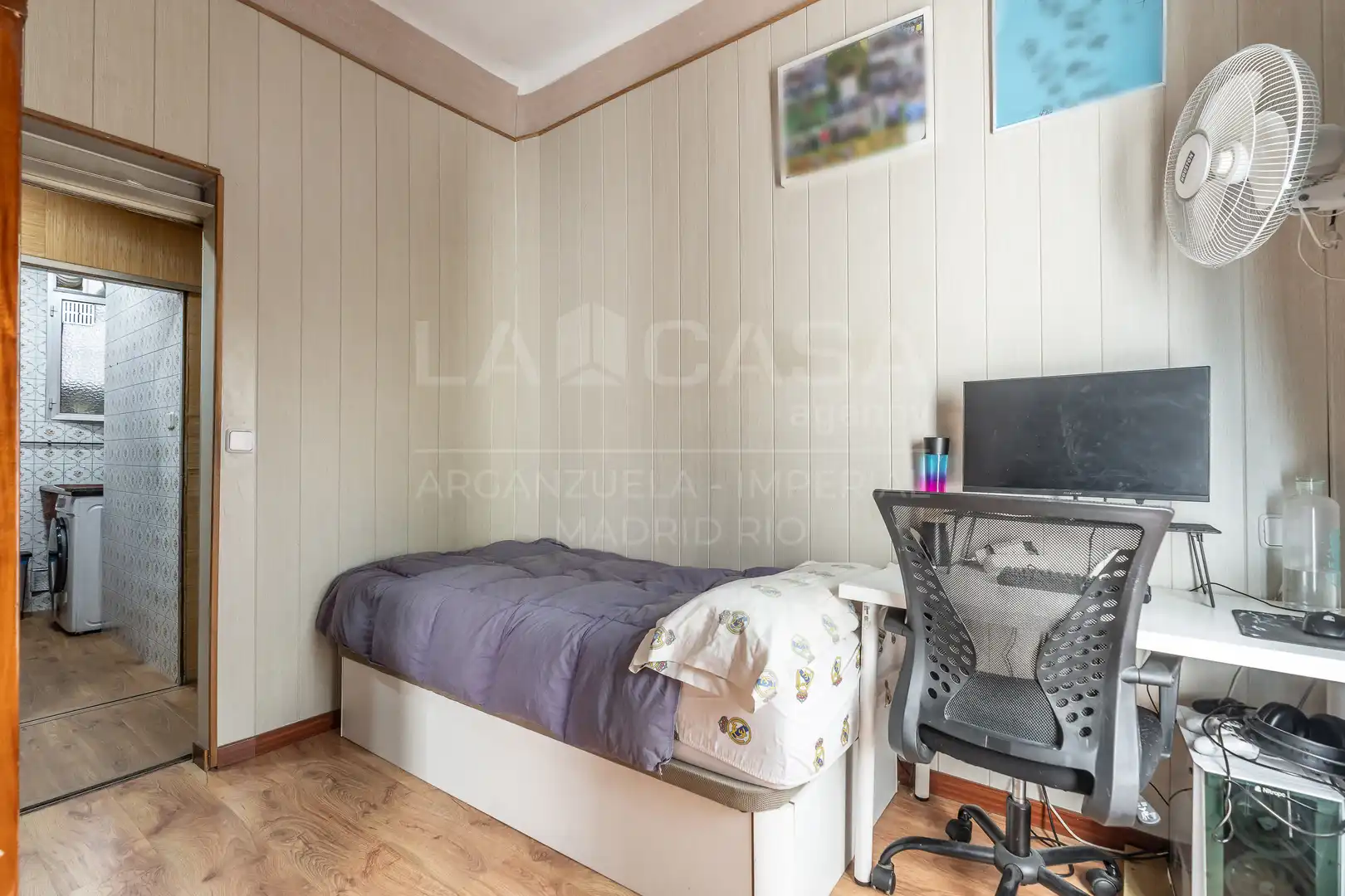 Habitación de Piso en venta en Madrid con Balcón