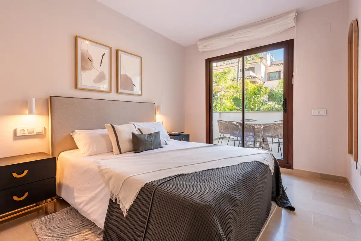 Habitación de Apartamento en venta en Marbella con Aire acondicionado, Terraza y Piscina