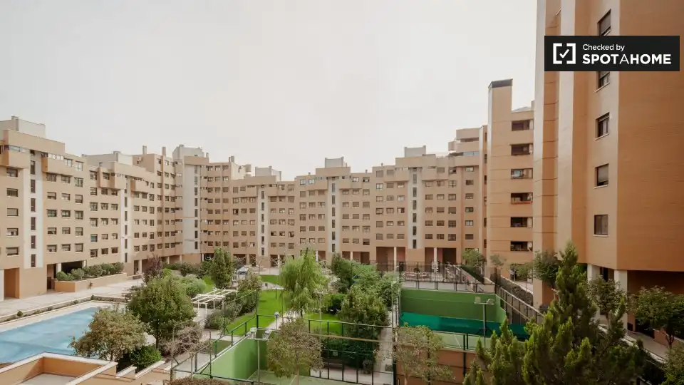Room in Valdebernardo - Valderribas