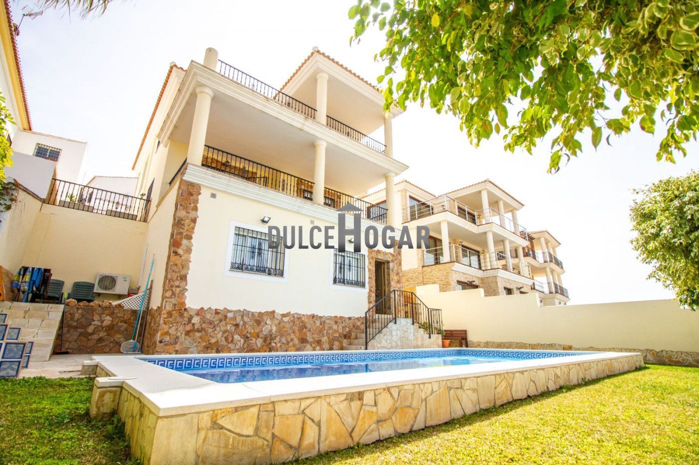 Vista exterior de Casa o xalet en venda en Rincón de la Victoria amb Aire condicionat, Jardí privat i Traster