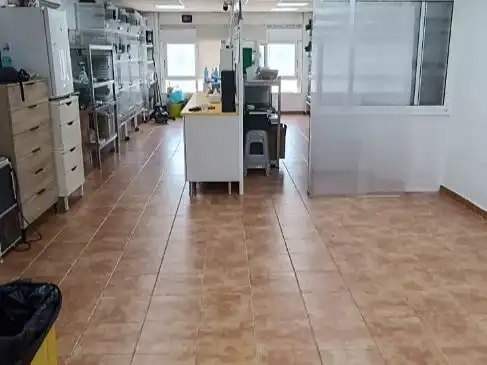 Cuina de Local en venda en Huelva amb Aire condicionat, Calefacció i Moblat