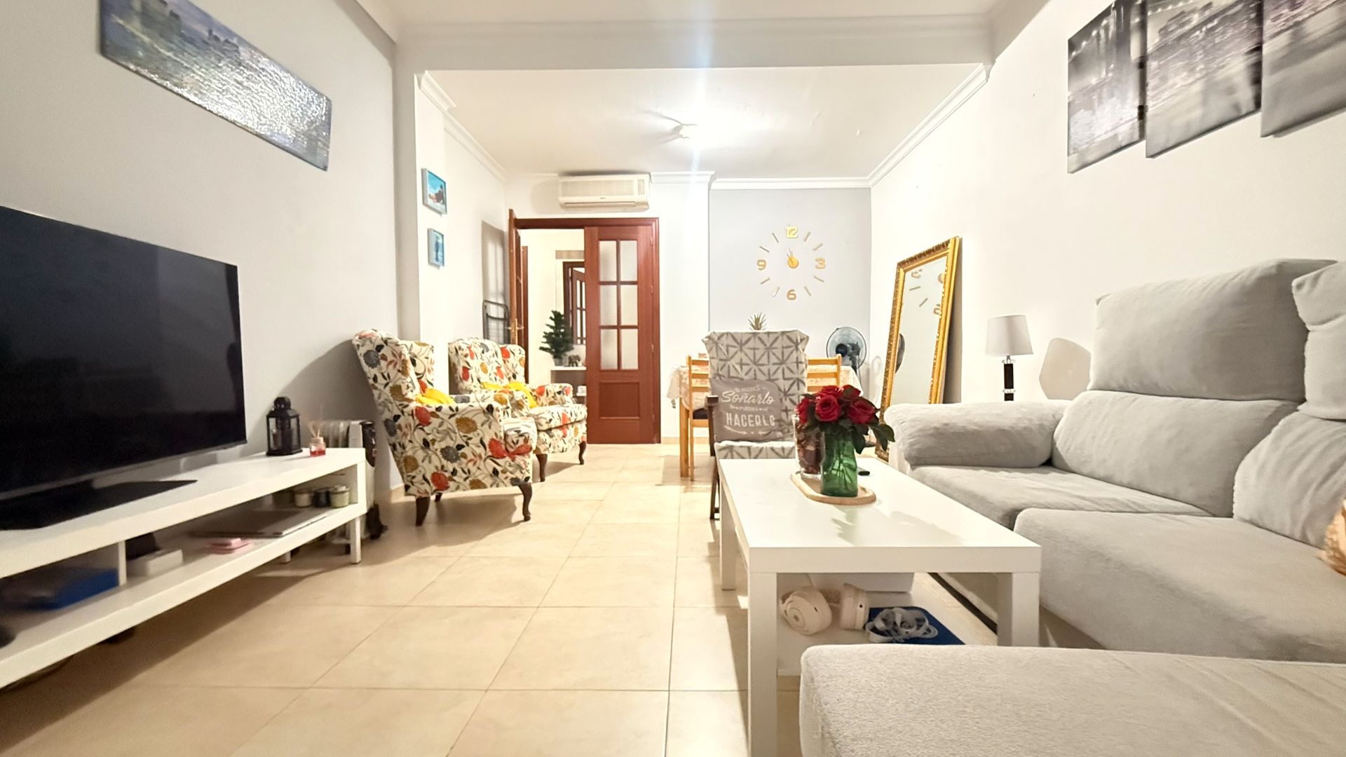 Sala d'estar de Casa adosada en venda en Guadalcázar amb Aire condicionat