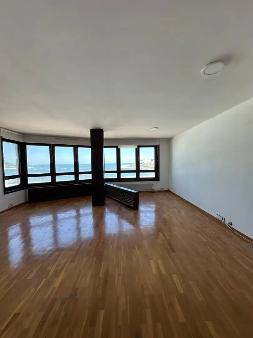 Sala d'estar de Pis en venda en A Coruña Capital  amb Calefacció, Parquet i Traster