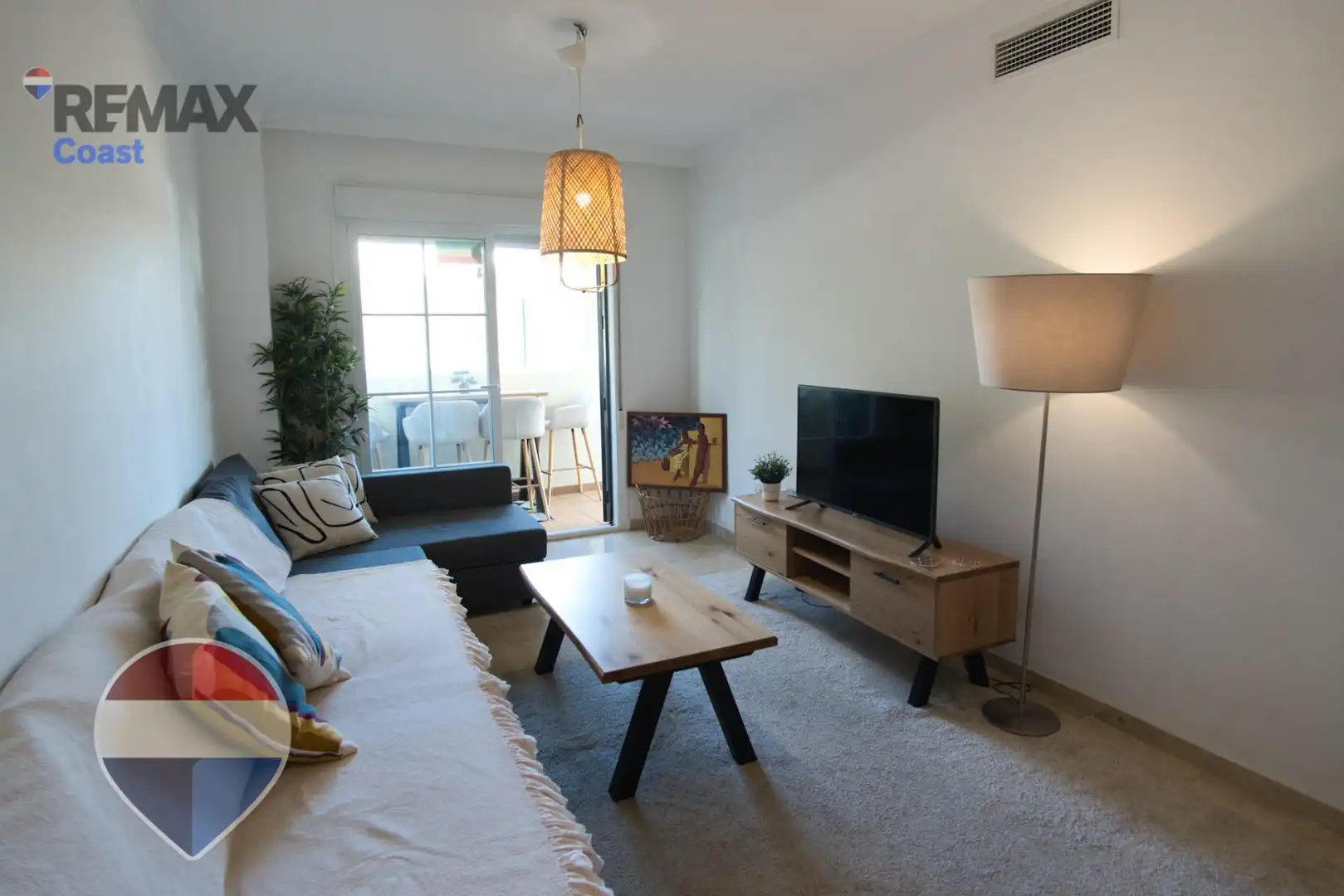 Wohnzimmer von Wohnung zum Verkauf in Benalmádena mit Klimaanlage, Privatgarten und Gemeinschaftspool