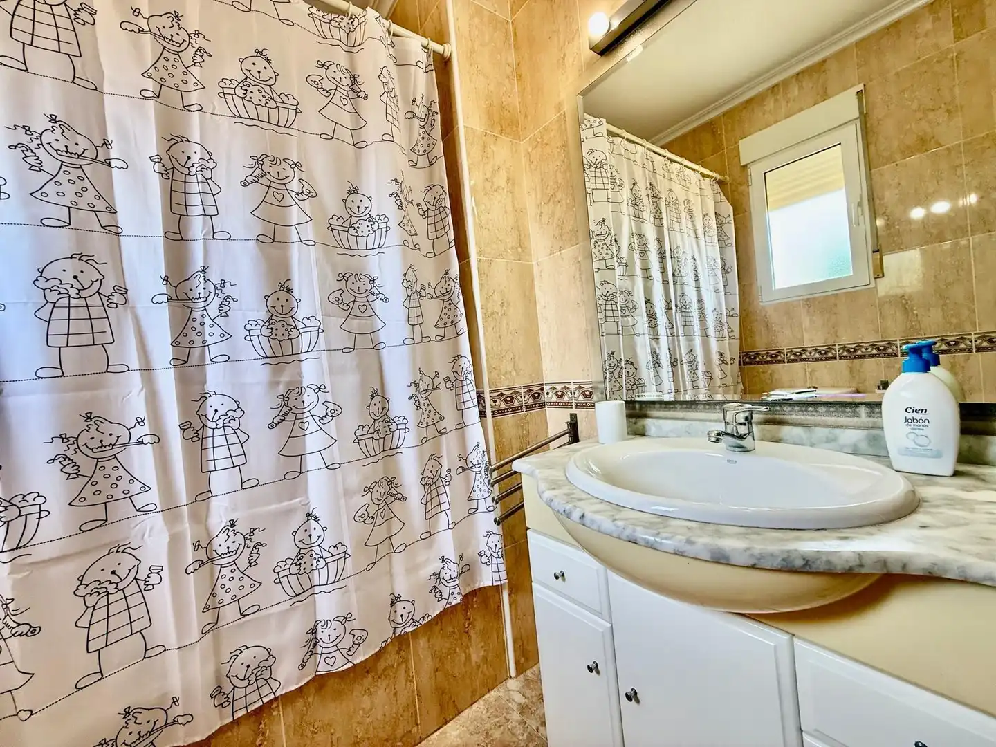 Badezimmer von Einfamilien-Reihenhaus zum Verkauf in San Pedro del Pinatar mit Klimaanlage, Privatgarten und Terrasse