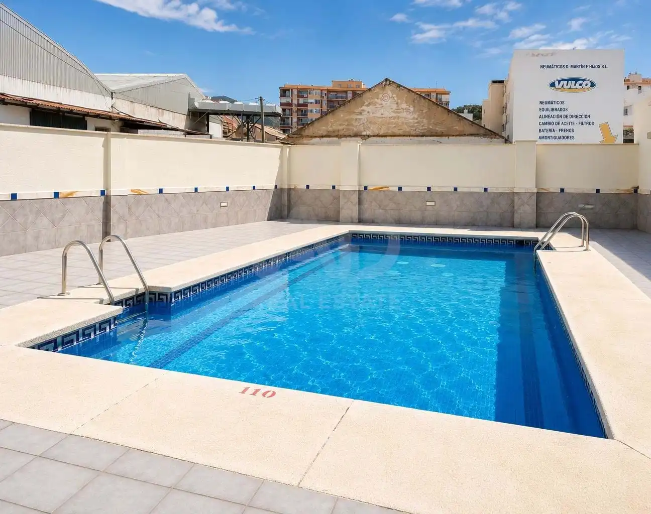 Piscina de Pis en venda en Vélez-Málaga amb Aire condicionat, Calefacció i Terrassa