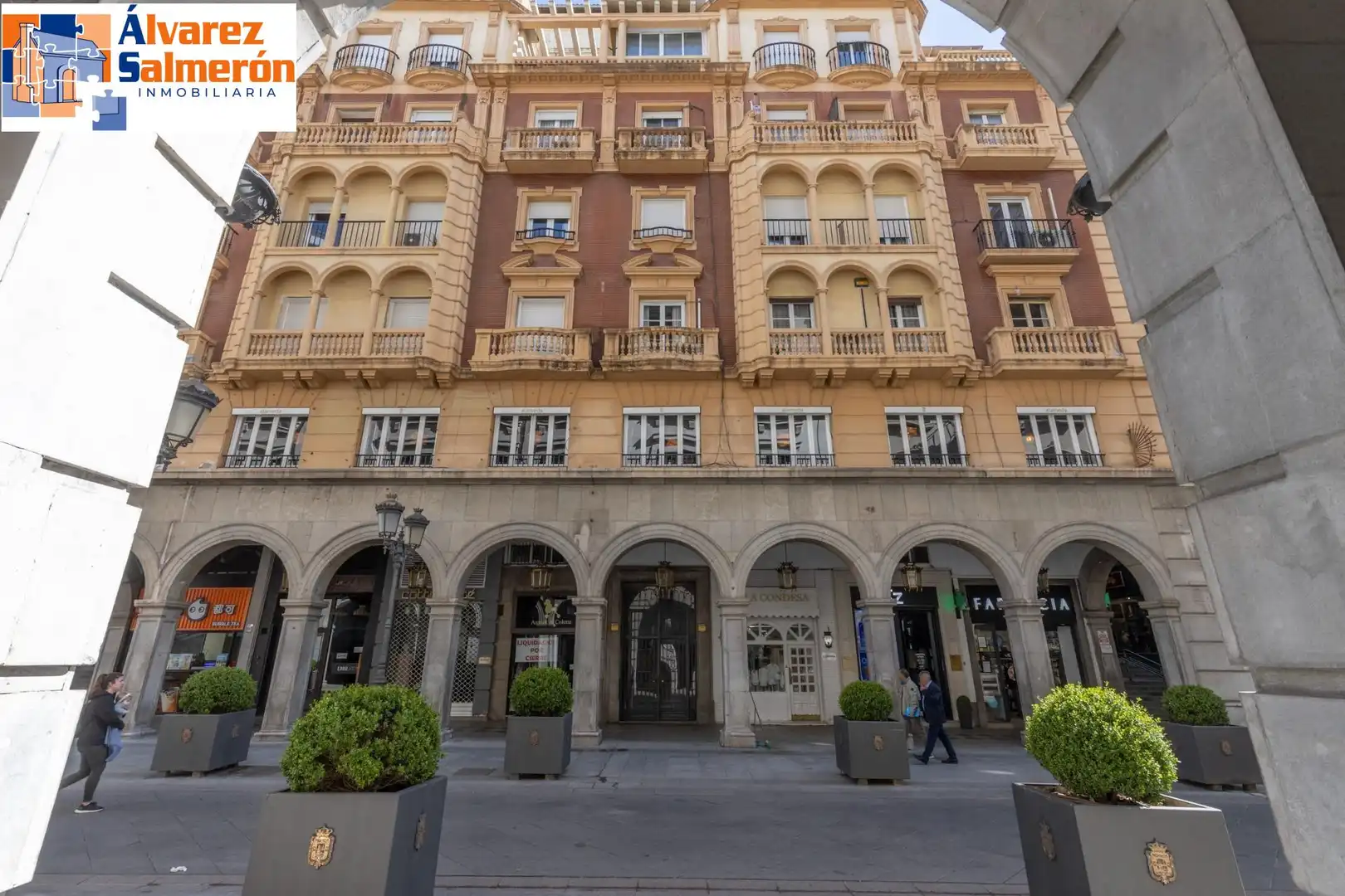 Vista exterior de Pis en venda en Granada amb Calefacció