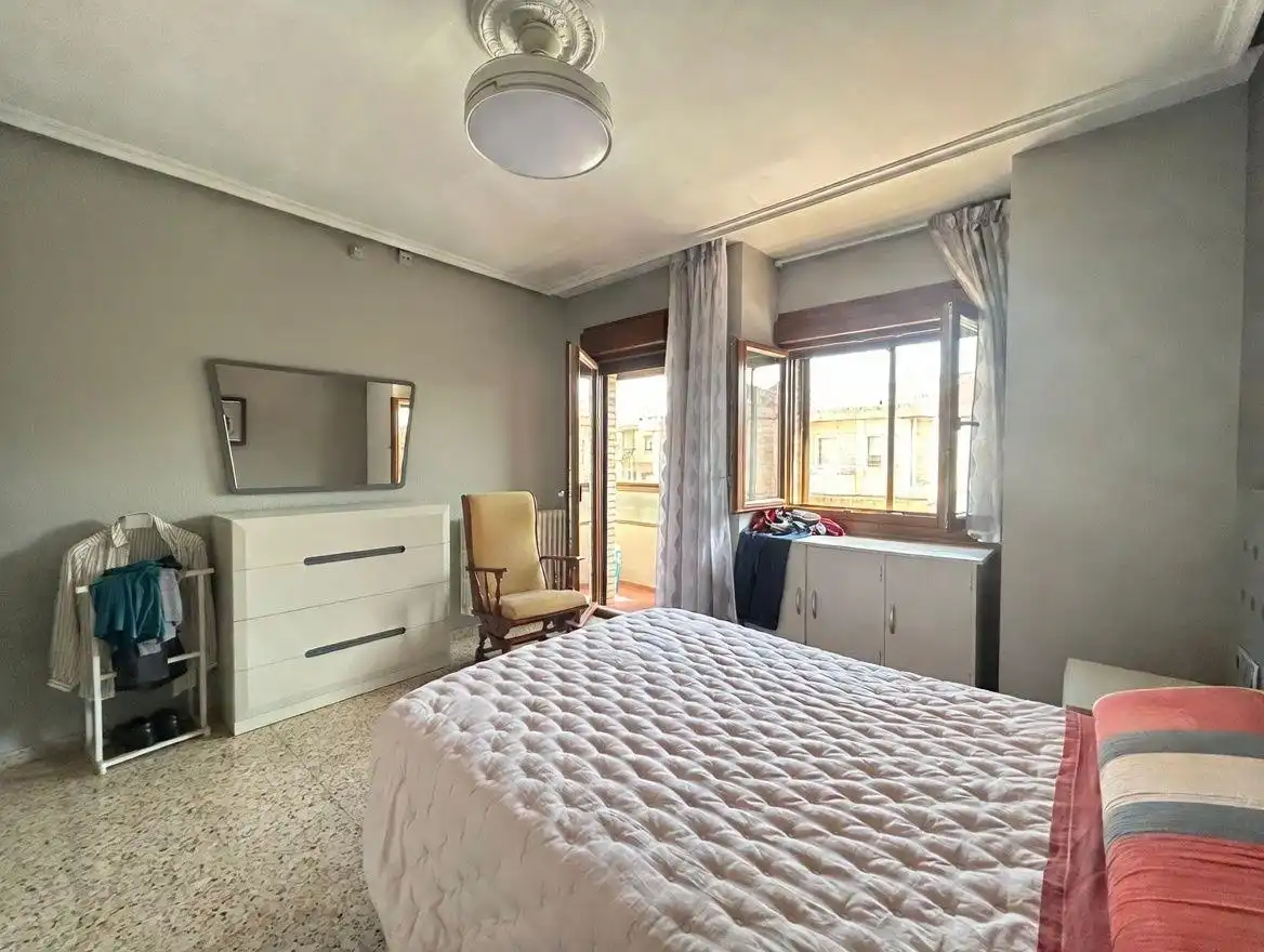 Dormitori de Casa adosada en venda en Cintruénigo amb Calefacció, Jardí privat i Terrassa