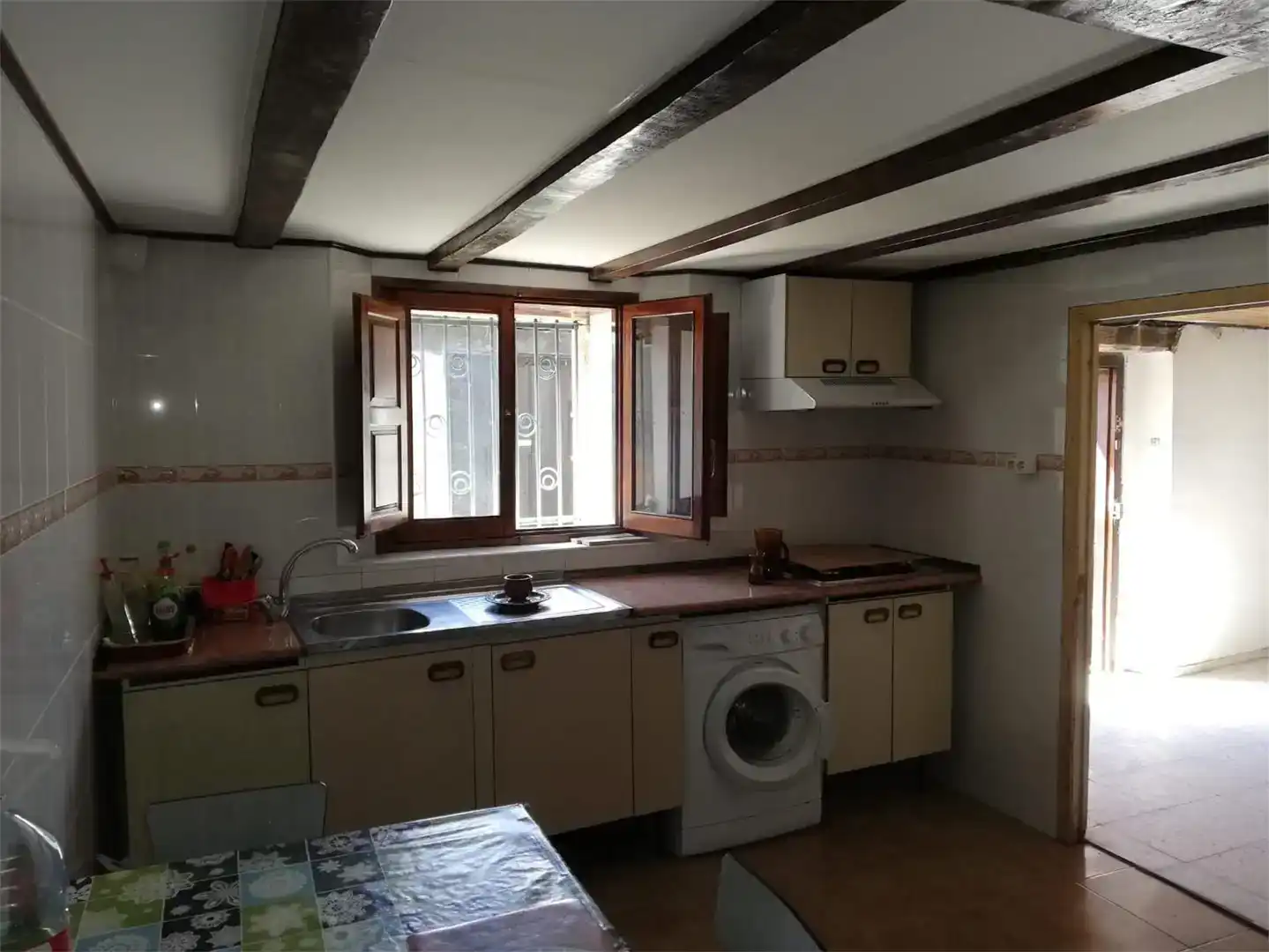 Cuina de Casa adosada en venda en Valle de Manzanedo amb Balcó