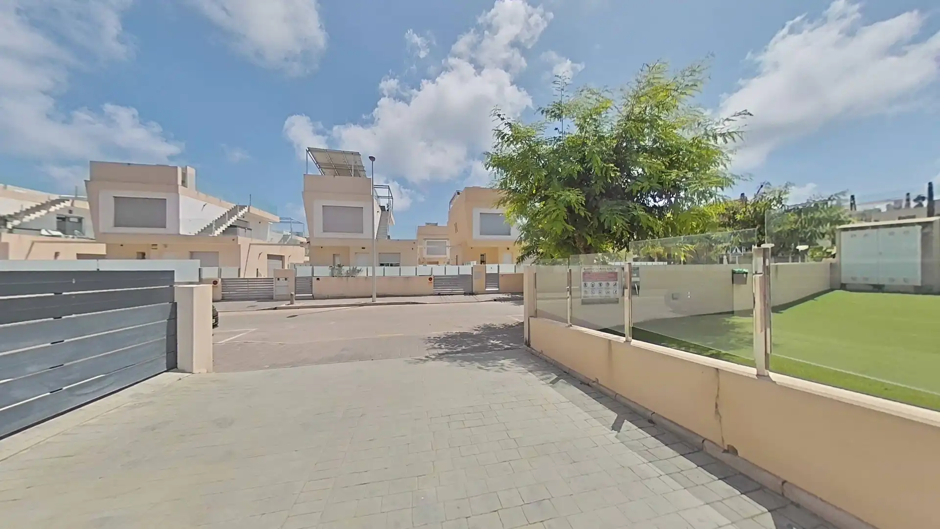 Casa o xalet de lloguer a Pueblo Latino