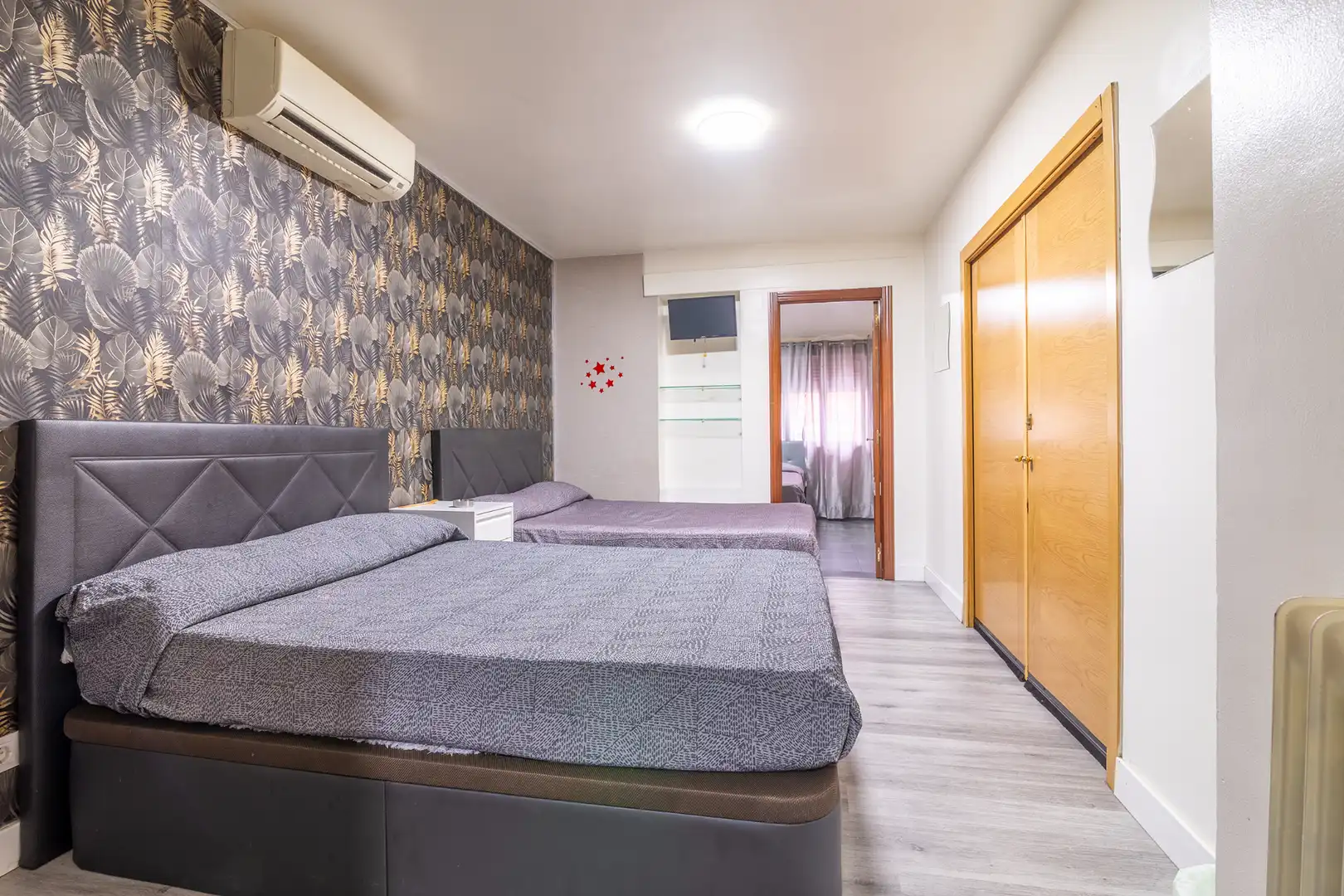 Dormitori de Casa adosada en venda en Móstoles amb Aire condicionat, Jardí privat i Piscina