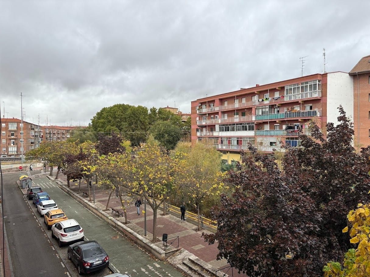 Vista exterior de Pis de lloguer en Valladolid Capital amb Calefacció
